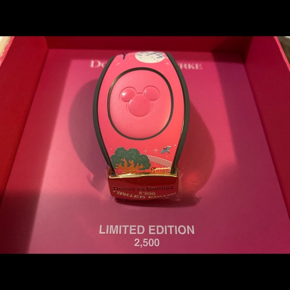 Dooney & Bourke Park Life MagicBand Limited Ed. - Picture 4 of 5